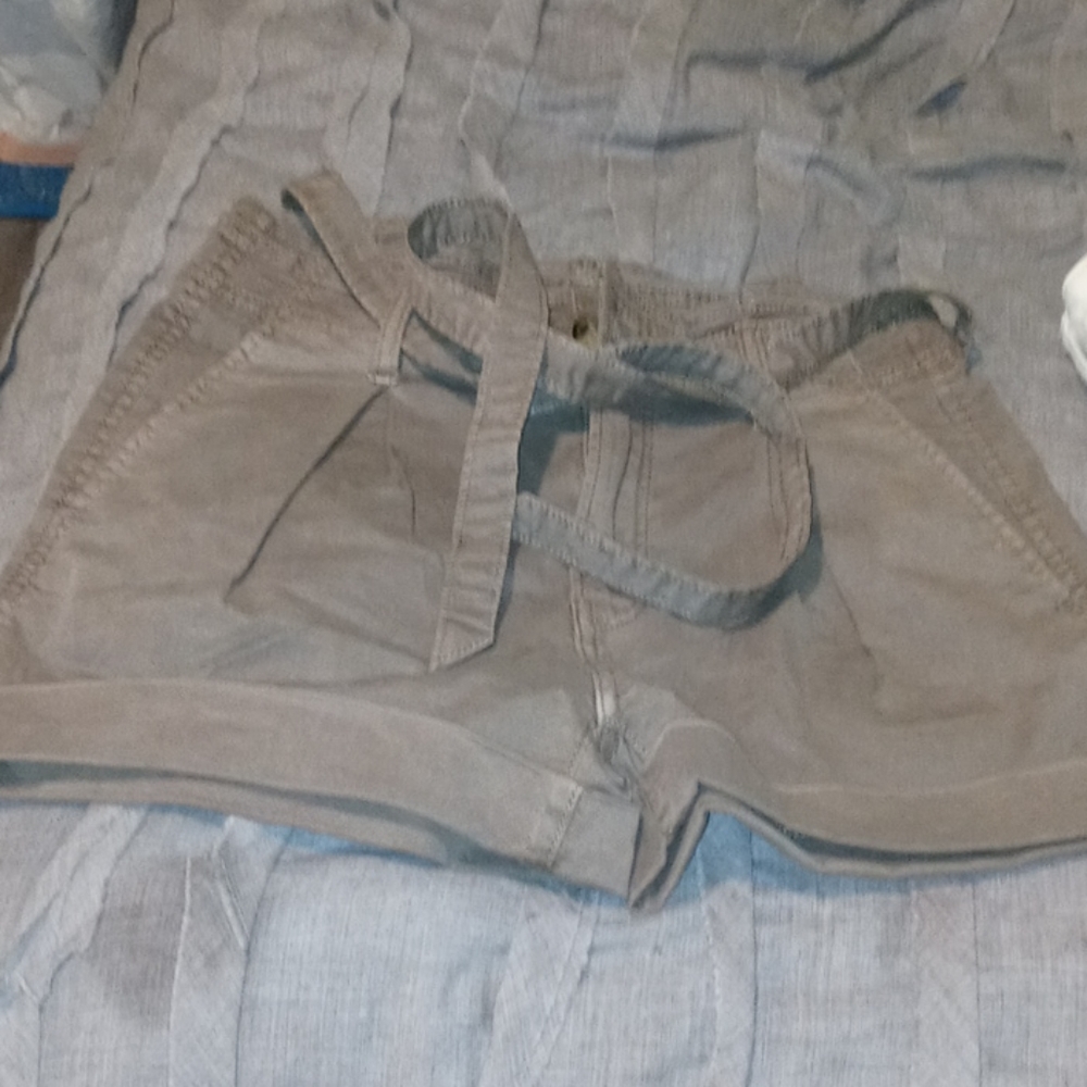 Shorts - Picture 3 of 6